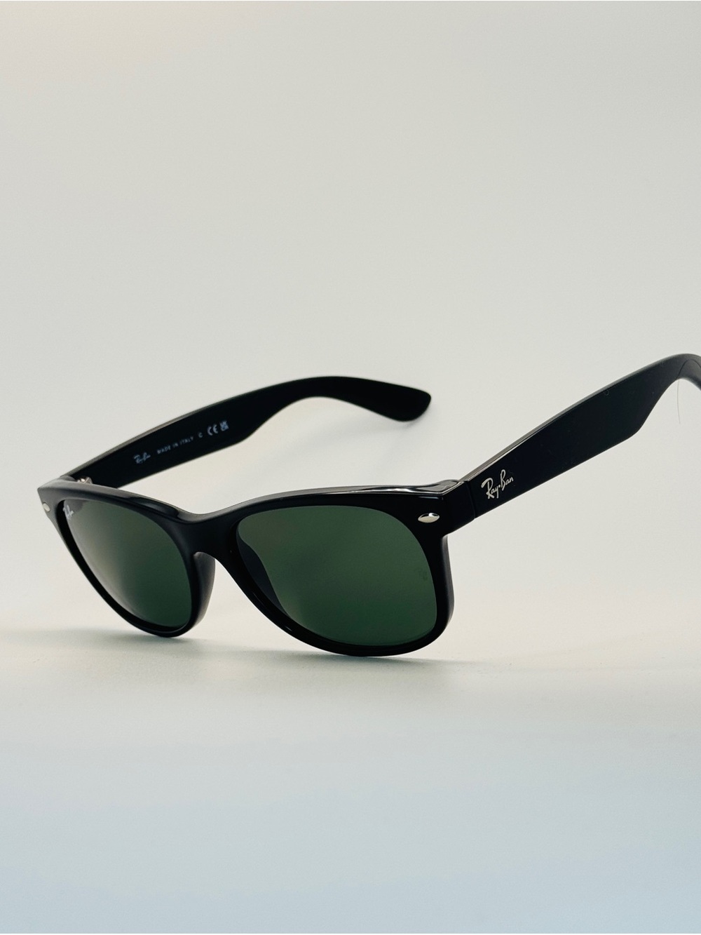 Ray-Ban RB2132 NEW WAYFARER